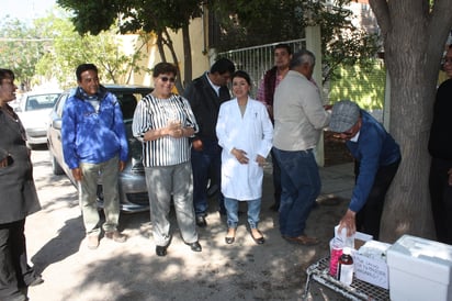 Dio inicio de manera formal la Campaña de Vacunación antirrábica y desparasitación de perros y gatos en San Pedro. (CLAUDIA LANDEROS)