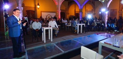 El gobernador de Durango anunció la apertura de una escuela de béisbol en el estado, donde se entrenará de forma profesional .