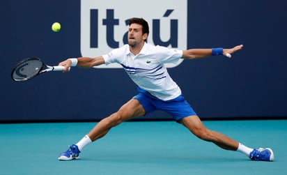 Novak Djokovic pasó algunos problemas para derrotar 7-5, 4-6, 6-1 a Federico Delbonis, con lo que avanzó a la cuarta ronda.