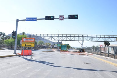 Afirman que la desviación de unidades genera caos vehicular y diversos riesgos para quienes deben pasar por ahí. (EL SIGLO DE TORREÓN)