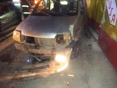 El accidente se registró la noche del domingo en la colonia Aviación de Torreón. (EL SIGLO DE TORREÓN) 