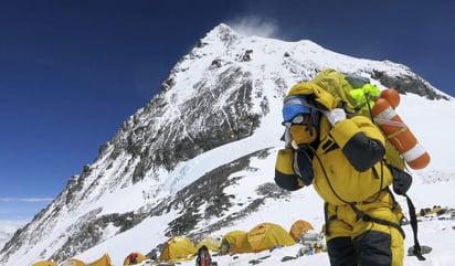 Pasarán los dos próximos meses recopilando muestras y estudiando el hielo, la nieve y la vegetación en la región. (ARCHIVO)