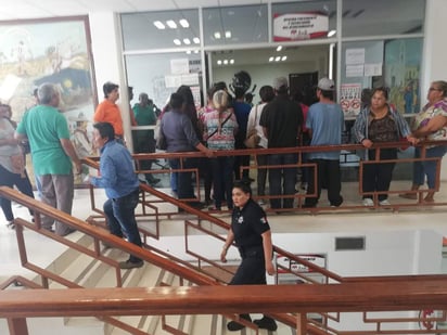 Se manifestaron más de 50 personas en la presidencia de Matamoros. (EL SIGLO DE TORREÓN) 