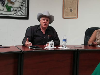 El presidente del Consejo Agropecuario de la Comarca Lagunera declaró que “yo aplaudo todo lo que sea producir algo en México, no es discutible y hay que apoyarlo, pero no estoy de acuerdo en plantear terminar lo que ya ha tenido éxito por muchos años”. (ARCHIVO)