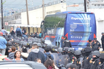 El reo fue identificado como Alberto Garibay Sifuentes de 40 años de edad; cabe destacar que las autoridades no confirmaron las causas del deceso. (EL UNIVERSAL)