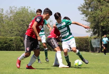 La Sub-17 de Santos Laguna cayó ayer por marcador de 3-0 ante los Rojinegros, en el encuentro disputado en Guadalajara.