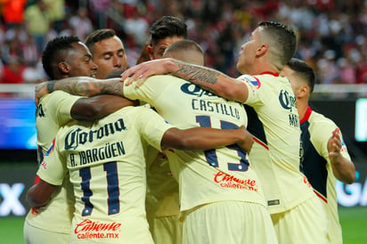 Andrés Ibargüen, del América, en festejo con sus compañeros, en partido de jornadas pasadas.