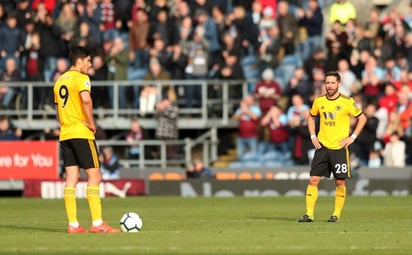 El mexicano ingresó en el segundo tiempo y no puedo evitar la derrota de su equipo ante el Burnley. (Especial)