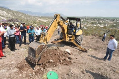 Efraín Acosta Sosa, tesorero de Lerdo, dijo que se trata de dos acciones diferentes para la misma obra; una sería la perforación y otra el equipamiento por lo que la primera etapa de este proyecto ya concluyó. (ARCHIVO)