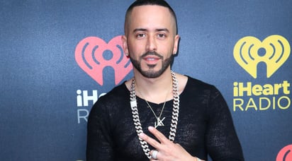 Material. El único contiene 17 temas con sonidos hipnóticos y sensuales, todos interpretados por el artista urbano Yandel.