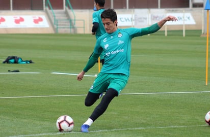 El portero Carlos Acevedo durante el entrenamiento de los Guerreros en el Territorio Santos Modelo.