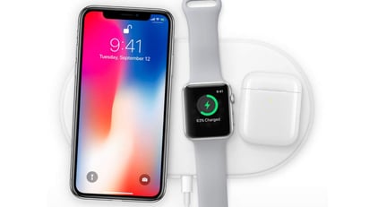 El AirPower tenía que ser un dispositivo plano parecido físicamente a un posavasos o una alfombrilla para el ratón del ordenador que permitiese cargar la batería del teléfono móvil, la tableta o el reloj inteligente cuando estos le fuesen colocados encima, sin necesidad de cables. (ARCHIVO) 
