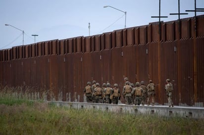 Solicitó que lleve a cabo de 'inmediato' una reasignación temporal de personal y recursos en el linde para afrontar el flujo de migrantes. (ARCHIVO)