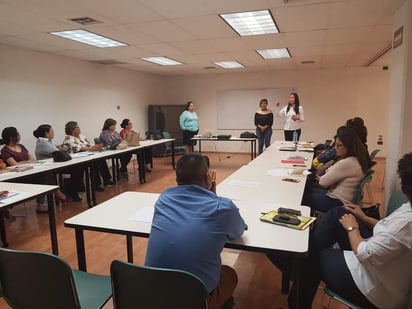 Durante el taller se realizaron prácticas y ejercicios para que los facilitadores conocieran los procedimientos de atención, identificación y prevención de la violencia. (EL SIGLO DE TORREÓN)