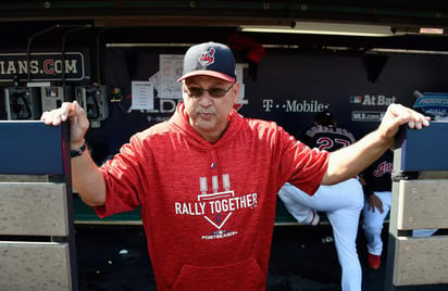 Francona, al iniciar su séptima temporada con los Indios, el club decidió prolongar el vínculo con su popular mánager un par de años más. (Especial)