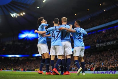 El City supera al Liverpool por solo un punto con solo seis partidos por disputar. (Especial)