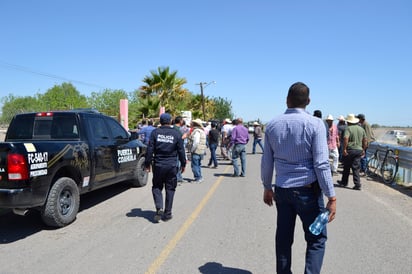 Se desata conflicto a las afueras del Módulo de Riego XII La Marinera, en el municipio de Francisco I. Madero, previo a la elección de la nueva mesa directiva. (EL SIGLO DE TORREÓN/CLAUDIA LANDEROS)