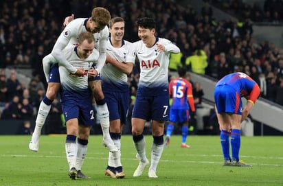 Con este resultado los dirigidos por Mauricio Pochettino salieron de la mala racha y se ubicaron en la tercera posición del campeonato inglés con 64 puntos. (Especial)