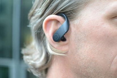 Los Powerbeats Pro cuentan con varias características de los AirPods. (ESPECIAL)