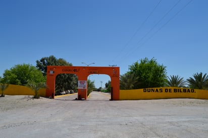 Prepara Comité de las Dunas de Bilbao el lugar para recibir a turistas durante Semana Santa. (EL SIGLO DE TORREÓN/EDITH GONZÁLEZ)