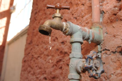 El organismo operador del agua en esta ciudad fronteriza, dio a conocer que los trabajos iniciarán a las 07:00 horas y se contempla que concluyan en un lapso de dos horas, es decir, que comenzará a restablecerse el servicio a partir de las 09:00 del mismo sábado. (ARCHIVO)