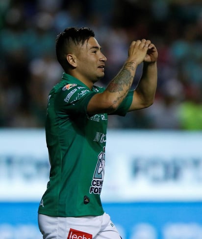 Jean Meneses, de León, celebra un gol contra Necaxa.