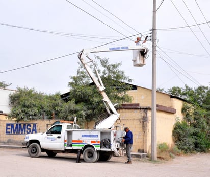 Hasta este domingo 14 mil lámparas han sido conectadas a servicio medido, generando un importante ahorro para el ayuntamiento de Monclova. (EL SIGLO DE TORREÓN)