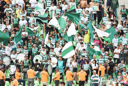 La afición respondió con apoyo en las tribunas del Corona ayer, aunque, lamentablemente para su casa, no celebraron ningún gol. (JESÚS GALINDO) 