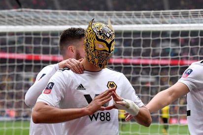 El festejo del atacante le dio la vuelta al mundo y el delantero Troy Deeney, autor de uno de los goles del Watford, le envió un mensaje al término del partido. (Especial)