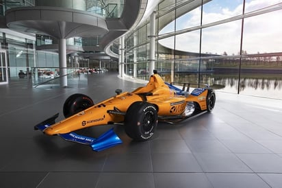 La pintura del McLaren 66 es naranja, mismo color que utilizó el carro de Bruce McLaren, fundador del equipo, cuando corrió su primer GP de Fórmula 1 en 1966. (Especial)