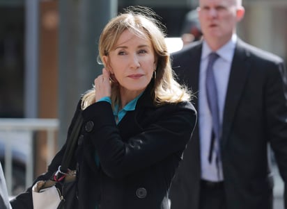 Escándalo. La actriz Felicity Huffman acordó declararse culpable en el caso de sobornos. (ARCHIVO)