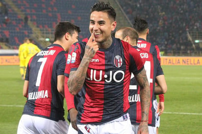 Erick Pulgar, del Bologna, celebra luego de anotar un gol.