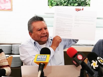 Armando Navarro insistió en que el TEE basó su resolución en documentos apócrifos, los que en su momento fueron considerados por el Instituto Electoral y de Participación Ciudadana (IEPC) para declarar improcedente la candidatura común Morena-PVEM-PT, para competir por los 39 Ayuntamientos. (EL SIGLO DE TORREÓN) 