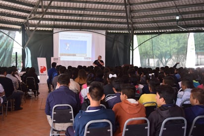 A la charla motivacional asistieron 25 alumnos de secundaria y preparatoria. (MARY VÁZQUEZ)