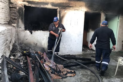 El fuego dañó una de las habitaciones de la finca que era utilizada como bodega para almacenar diversos artículos.