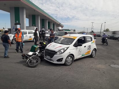 El conductor del automóvil fue presentando por los agentes de vialidad ante el Ministerio Público para que determine su responsabilidad por daños y lesiones causadas en el choque.