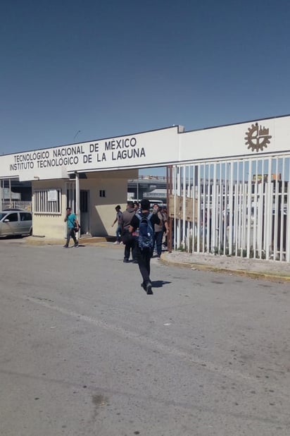 La supuesta amenaza de tiroteo provocó la evacuación de estudiantes, maestros y personal administrativo. (EL SIGLO DE TORREÓN)