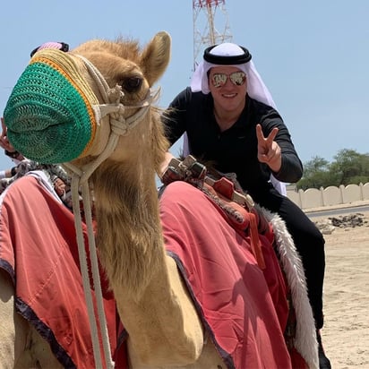 Luego de que el senador Samuel García causara polémica al publicar fotos haciendo turismo durante su asistencia a la Asamblea sobre el Cambio Climático en Qatar, éste aseguró haber puesto de su dinero para cubrir ciertos gastos.  (ESPECIAL)