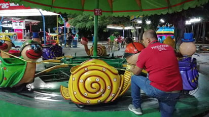 Los encargados del juego colocaron de nueva cuenta el caracol en su lugar; fue momentos después que personal de Protección Civil arribó y tras levantar el acta del incidente clausuraron el juego. (EL SIGLO DE TORREÓN)