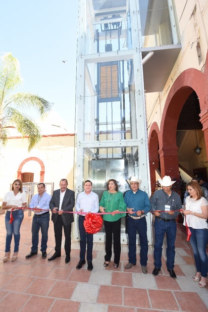 Se trata del segundo elevador de todo el municipio. Ahora los adultos mayores no correrán riesgos.