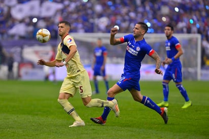 Guido Rodríguez (i) y Edgar Méndez (d) durante la final del Apertura 2018 de la Liga MX. (Jam Media)