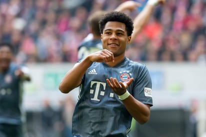 Serge Gnabry festeja tras marcar el tercer gol de su equipo a los 55 minutos de partido. (Especial)