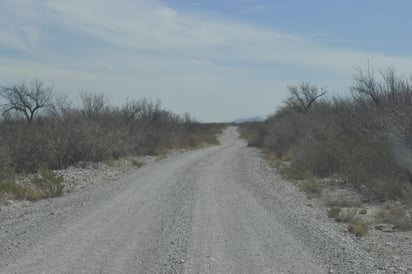 Las Grutas del Rosario se encuentran en las inmediaciones de la Sierra del Rosario, aproximadamente a 20 kilómetros del Bolsón de Mapimí, en el ejido Vicente Suárez del municipio de Lerdo, Durango.
