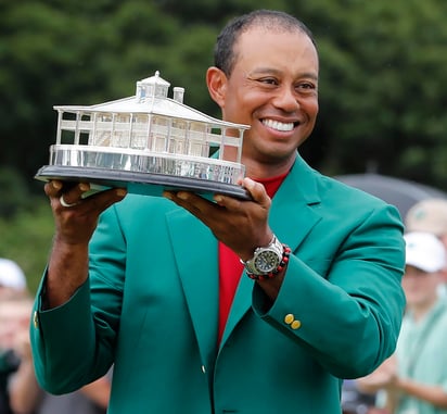 Tiger Woods no pudo ocultar su felicidad tras lograr el Masters de Augusta.