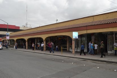 Algunas de las locatarias del área de comida, reconocieron que las ventas fueron mucho mejores el año pasado, aunque aún esperan un incremento para este fin de semana. (ARCHIVO)