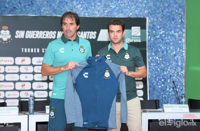 El nuevo director técnico de Santos, Guillermo Almada, fue presentado este martes en el TSM. (JESÚS GALINDO) 