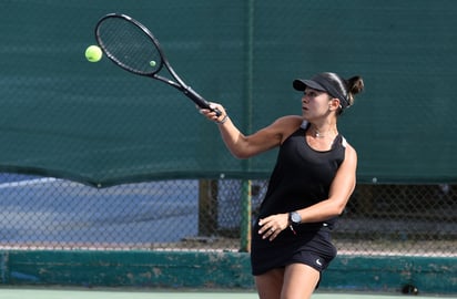 Duelos de alta intensidad se vivieron durante la primera jornada de la fase de grupos en el Torneo Anual de Tenis de Semana Santa, que se celebra en las canchas de concreto del Club Campestre Gómez Palacio.