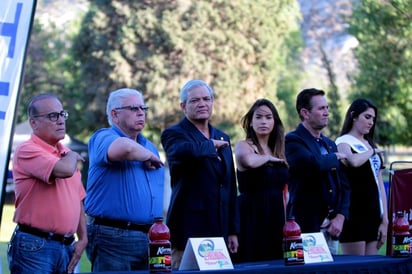 Con la presencia de autoridades de Gómez Palacio, así como del Campestre, se llevó a cabo anoche la ceremonia de inauguración para este torneo, que es toda una tradición.