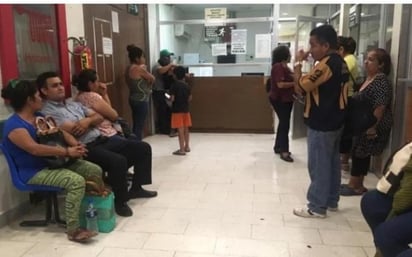 Los médicos reportaron que el niño nació sano, pero dos horas después notificaron al padre que el recién nacido murió en el vientre de la madre por ahogo de la hemorragia interna que sufrió la madre de la cesárea de su primer hijo. (TWITTER)