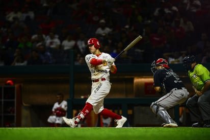 Jorge Cantú, de Diablos Rojos, durante el segundo juego de la serie de la temporada 2019 de LMB, en el estadio Alfredo Harp Helú. (JAM MEDIA)